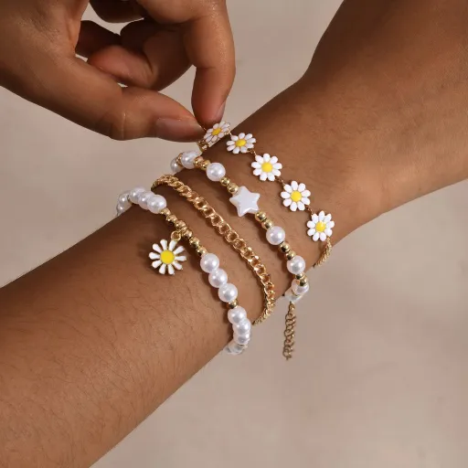 4 pcs Pearl Daisy & Star Charm Bracelet Set